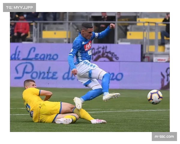 终场特写：绝杀后，弗罗西诺内全队围住抽筋的功臣